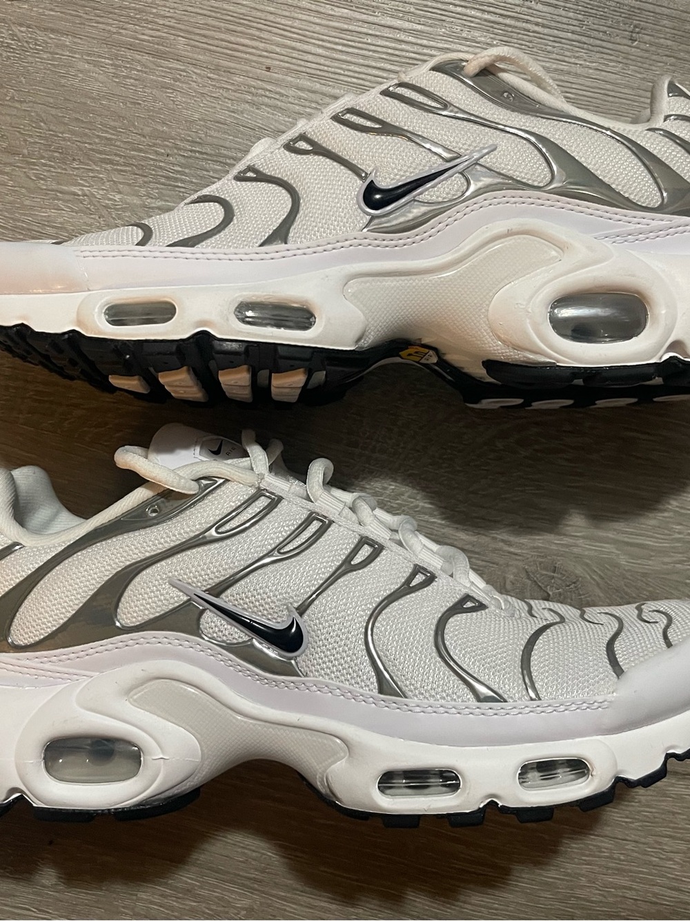 Nike Air Max Plus White Chrome HJ9743-100 Women’s Size 8.5